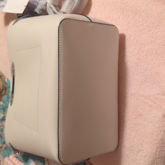 Ralph Lauren leather bag. - Picture 8 of 16